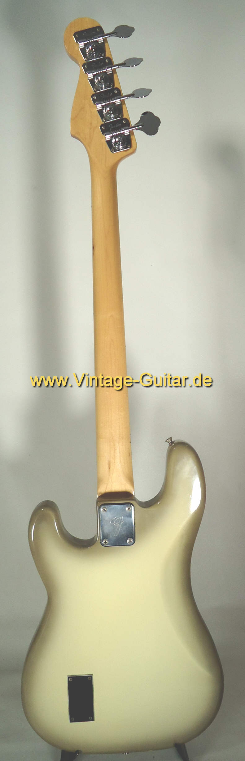 Fender Precision Bass 1978 antigua b.jpg